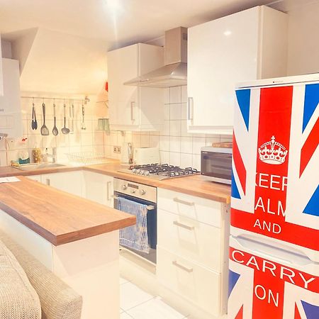 Stunning, Stylish Garden Flat In The Heart Of Wimbledon Lägenhet London Exteriör bild
